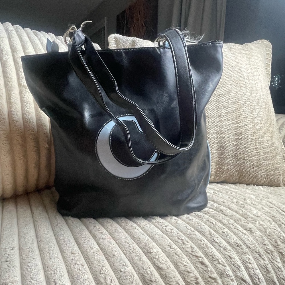 The O Boutique Black Leather Tote with White C Applique - Picture 6 of 8
